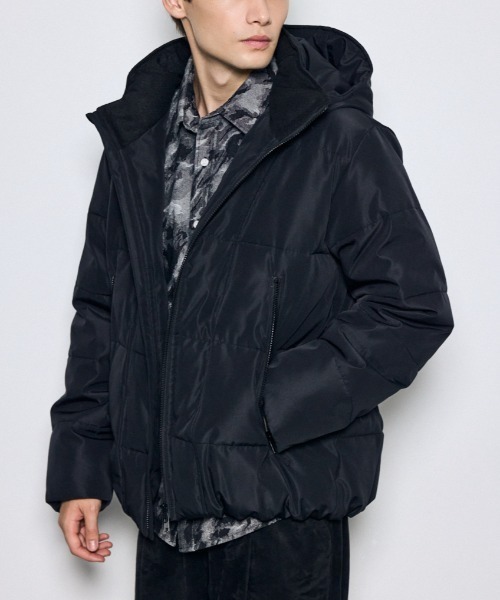 AZUL by moussy（アズールバイマウジー）の「2WAYイサーマロフトパッファージャケット 秋服 冬服　フード取り外し可能　防風性　吸湿発熱　抗菌機能　ハイネック　タートルネック　スタンドネック（ブルゾン・メンズ・ホワイト/グレー/ブラック・LARGE/MEDIUM）」の2枚目の写真