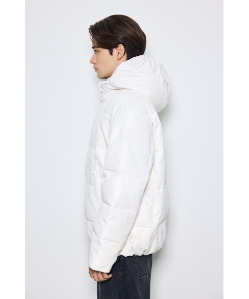 AZUL by moussy（アズールバイマウジー）の「2WAYイサーマロフトパッファージャケット 秋服 冬服　フード取り外し可能　防風性　吸湿発熱　抗菌機能　ハイネック　タートルネック　スタンドネック（ブルゾン・メンズ・ホワイト/グレー/ブラック・LARGE/MEDIUM）」の18枚目の写真