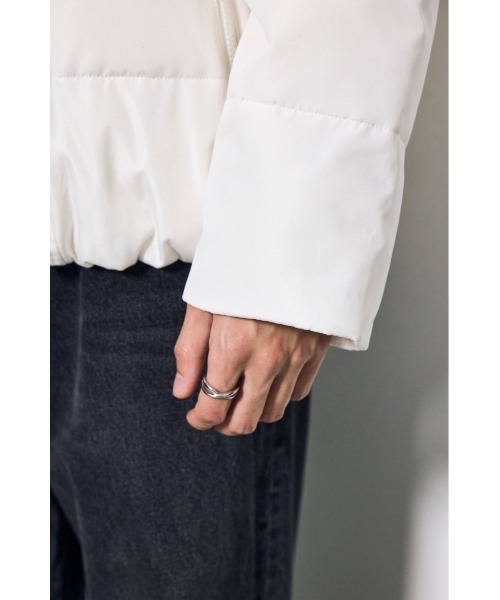 AZUL by moussy（アズールバイマウジー）の「2WAYイサーマロフトパッファージャケット 秋服 冬服　フード取り外し可能　防風性　吸湿発熱　抗菌機能　ハイネック　タートルネック　スタンドネック（ブルゾン・メンズ・ホワイト/グレー/ブラック・LARGE/MEDIUM）」の11枚目の写真