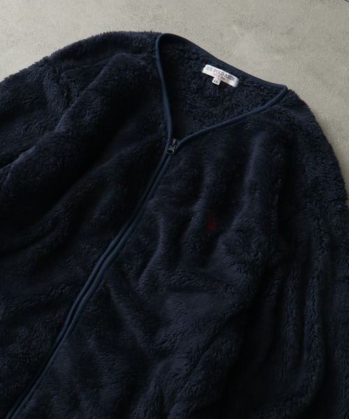 U.S. POLO ASSN.（ユーエスポロアッスン）の「【U.S. POLO ASSN./ユーエスポロアッスン】ワンポイント ダブルホースマン刺繍 ダブルフェイス ボアフリース ノーカラージップジャケット（ノーカラージャケット・メンズ・ブラック/ベージュ/アイボリー/ネイビー・L/M/LL）」の20枚目の写真