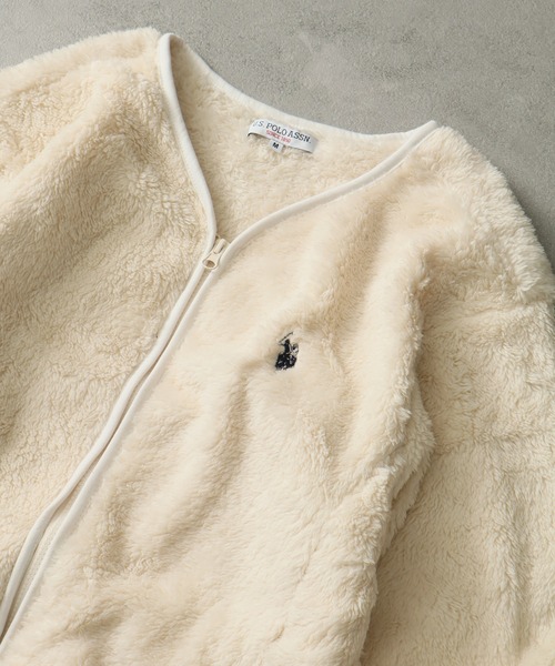 U.S. POLO ASSN.（ユーエスポロアッスン）の「【U.S. POLO ASSN./ユーエスポロアッスン】ワンポイント ダブルホースマン刺繍 ダブルフェイス ボアフリース ノーカラージップジャケット（ノーカラージャケット・メンズ・ブラック/ベージュ/アイボリー/ネイビー・L/M/LL）」の16枚目の写真