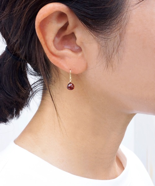 anq.(アンク)の「「anq.」ステンレス316L/K14GF・天然石マロンピアス(ピアス(両耳用)・レディース・ブラウン系その他2/レッド/ブラック/ホワイト/ライトピンク/ネイビー/ブルー/グリーン系その他2/グレー/ライトグレー/イエロー系その他/イエロー/クリア/アクア/ブラウン系その他/オレンジ/ターコイズブルー/グリーン系その他/グリーン/ブルー系その他/パープル系その他/パープル/エメラルド/ブラウン/ブルー系その他2/グリーン系その他3・ONE SIZE)」の1枚目の写真