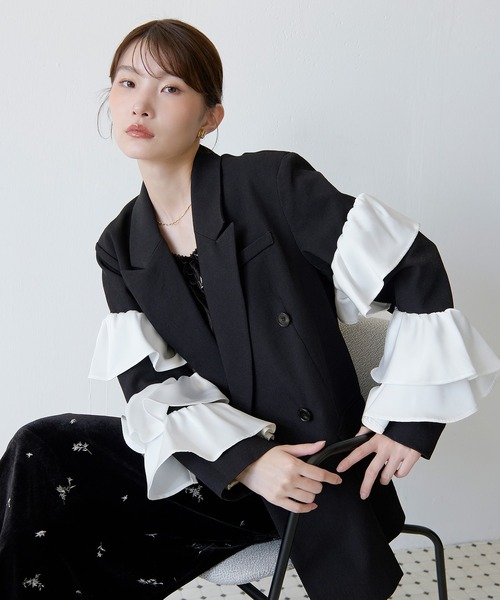 Kana(カナ)の「トルネードフリルテーラードジャケット パーティー 結婚式 お呼ばれ オケージョン(テーラードジャケット・レディース・ブラウン/ブルー系その他・M)」の2枚目の写真