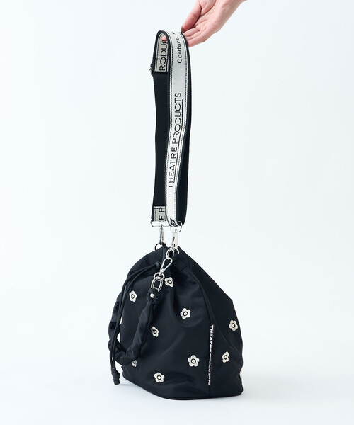 FREAK'S STORE(フリークスストア)の「MARY QUANT × THEATRE PRODUCTS × PUBLUX/マリークワント ×シアタープロダクツ 別注 FLOWER EMBROIDERY BAG/フラワーモチーフ 刺繍 巾着 ショルダーバッグ(ショルダーバッグ・レディース・ナチュラル/ブラック/チャコールグレー・ONE SIZE)」の7枚目の写真