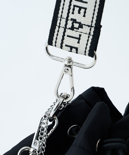 FREAK'S STORE(フリークスストア)の「MARY QUANT × THEATRE PRODUCTS × PUBLUX/マリークワント ×シアタープロダクツ 別注 FLOWER EMBROIDERY BAG/フラワーモチーフ 刺繍 巾着 ショルダーバッグ(ショルダーバッグ・レディース・ナチュラル/ブラック/チャコールグレー・ONE SIZE)」の10枚目の写真