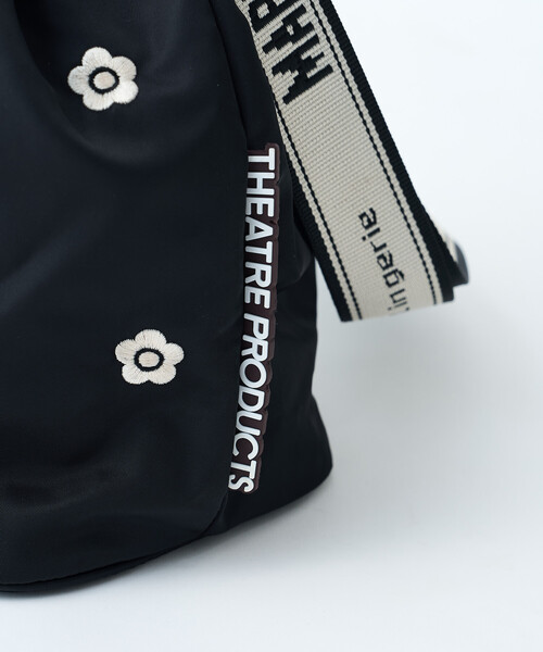 FREAK'S STORE(フリークスストア)の「MARY QUANT × THEATRE PRODUCTS × PUBLUX/マリークワント ×シアタープロダクツ 別注 FLOWER EMBROIDERY BAG/フラワーモチーフ 刺繍 巾着 ショルダーバッグ(ショルダーバッグ・レディース・ナチュラル/ブラック/チャコールグレー・ONE SIZE)」の13枚目の写真