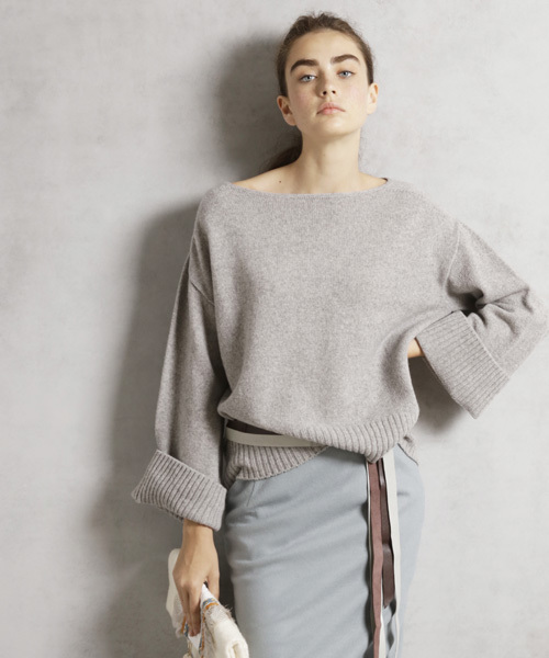 DouDou（ドゥドゥ）の「袖ボリュームプルオーバーニット（ニット/セーター・レディース・ネイビー/オフホワイト/グレー/キャメル/イエロー・FREE）」の2枚目の写真