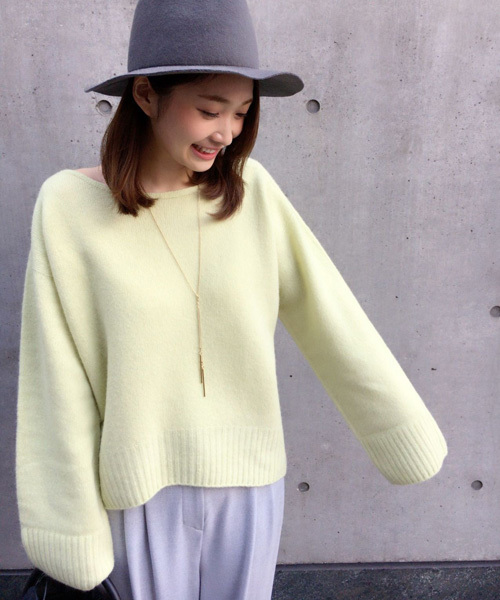 DouDou（ドゥドゥ）の「袖ボリュームプルオーバーニット（ニット/セーター・レディース・ネイビー/オフホワイト/グレー/キャメル/イエロー・FREE）」の4枚目の写真