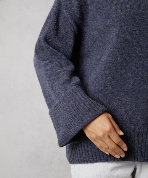 DouDou（ドゥドゥ）の「袖ボリュームプルオーバーニット（ニット/セーター・レディース・ネイビー/オフホワイト/グレー/キャメル/イエロー・FREE）」の10枚目の写真