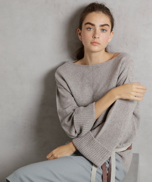 DouDou（ドゥドゥ）の「袖ボリュームプルオーバーニット（ニット/セーター・レディース・ネイビー/オフホワイト/グレー/キャメル/イエロー・FREE）」の18枚目の写真