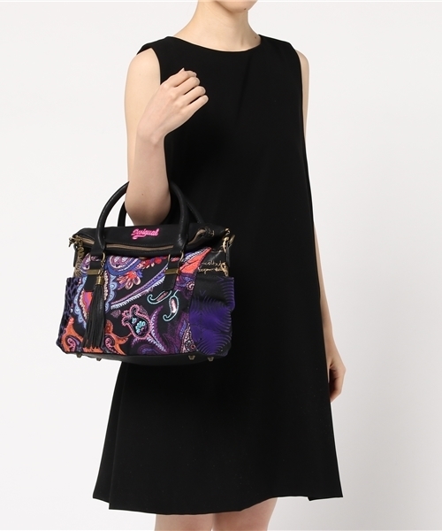 Desigual（デシグアル）の「「Desigual/デシグアル」バッグ（ショルダーバッグ・レディース・ブラック・ONE SIZE）」の13枚目の写真