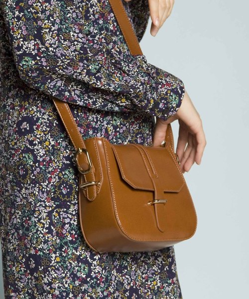 PLAIN CLOTHING(プレーンクロージング)の「フロントベルトショルダーバッグ【PLAIN CLOTHING】(ショルダーバッグ・レディース・キャメル/ブラウン/ブラック・FREE)」の12枚目の写真