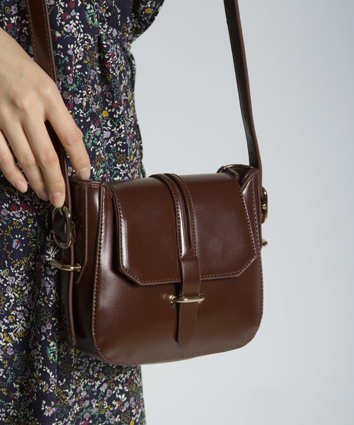 PLAIN CLOTHING(プレーンクロージング)の「フロントベルトショルダーバッグ【PLAIN CLOTHING】(ショルダーバッグ・レディース・キャメル/ブラウン/ブラック・FREE)」の10枚目の写真