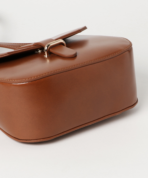 PLAIN CLOTHING(プレーンクロージング)の「フロントベルトショルダーバッグ【PLAIN CLOTHING】(ショルダーバッグ・レディース・キャメル/ブラウン/ブラック・FREE)」の5枚目の写真