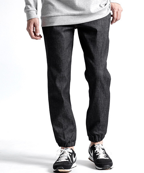 MONO-MART(モノマート)の「ストレッチテーパードジョガーパンツ デニム/チノ(デニムパンツ・メンズ・キャメル/チャコール/インディゴブルー/カーキ/ブルー/ブラック・L/M/XL)」の1枚目の写真