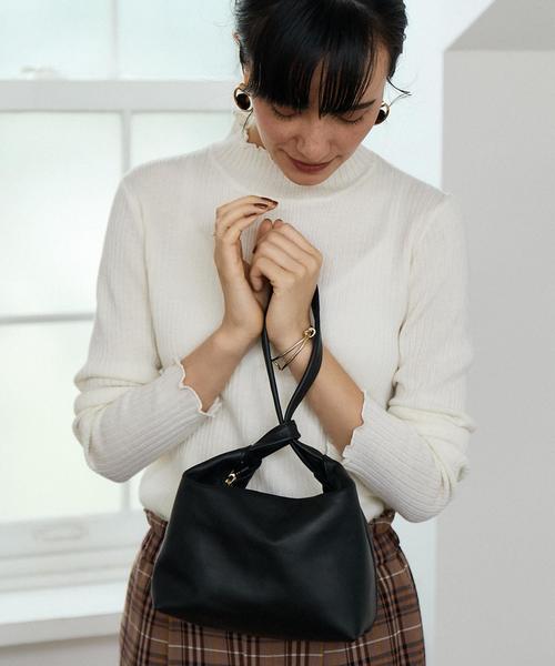 green label relaxing（グリーンレーベルリラクシング）の「[別注]LAURA DI MAGGIO KC ワンハンドルバッグ ◆（トートバッグ・レディース・ホワイト/ブラック/ベージュ・FREE）」の2枚目の写真