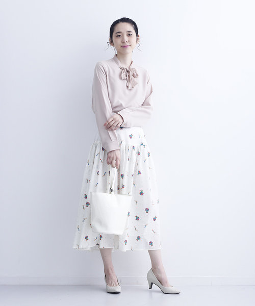 merlot plus（メルロープリュス）の「リボンボウタイ襟ブラウス6514（シャツ/ブラウス・レディース・ベージュ/グレー/ブラック・FREE）」の10枚目の写真