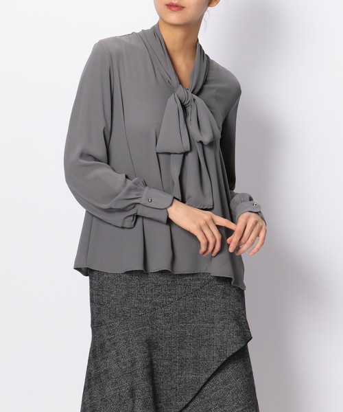 NARACAMICIE（ナラカミーチェ）の「ジョーゼットVネックボウタイブラウス（シャツ/ブラウス・レディース・ネイビー/グレー・SMALL/MEDIUM/LARGE）」の7枚目の写真