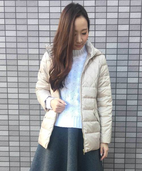 Petit Honfleur（プチオンフルール）の「はっ水ライトダウンコート（ダウンジャケット/コート・レディース・ベージュ/ネイビー/モカ・11号/9号/13号）」の3枚目の写真