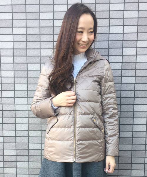 Petit Honfleur（プチオンフルール）の「はっ水ライトダウンコート（ダウンジャケット/コート・レディース・ベージュ/ネイビー/モカ・11号/9号/13号）」の2枚目の写真