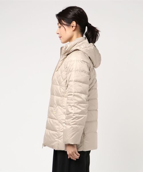 Petit Honfleur（プチオンフルール）の「はっ水ライトダウンコート（ダウンジャケット/コート・レディース・ベージュ/ネイビー/モカ・11号/9号/13号）」の10枚目の写真