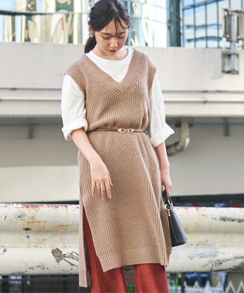 STYLEBLOCK(スタイルブロック)の「Vネックロングニットベストワンピース(ワンピース・レディース・ブラック/アイボリー/ブラウン系その他/ダークベージュ・M)」の4枚目の写真