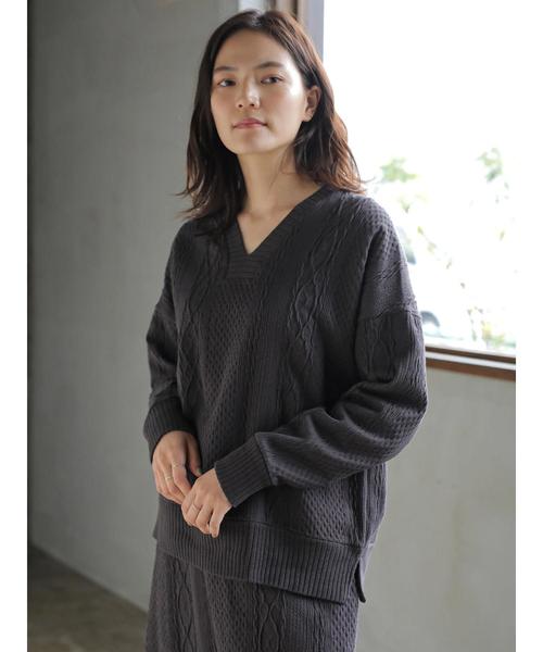 AMERICAN HOLIC(アメリカンホリック)の「両Vネックカットジャガードプルオーバー *(Tシャツ/カットソー・レディース・チャコールグレー/ベージュ/アイボリー・MEDIUM/LARGE)」の2枚目の写真