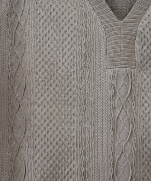 AMERICAN HOLIC(アメリカンホリック)の「両Vネックカットジャガードプルオーバー *(Tシャツ/カットソー・レディース・チャコールグレー/ベージュ/アイボリー・MEDIUM/LARGE)」の4枚目の写真