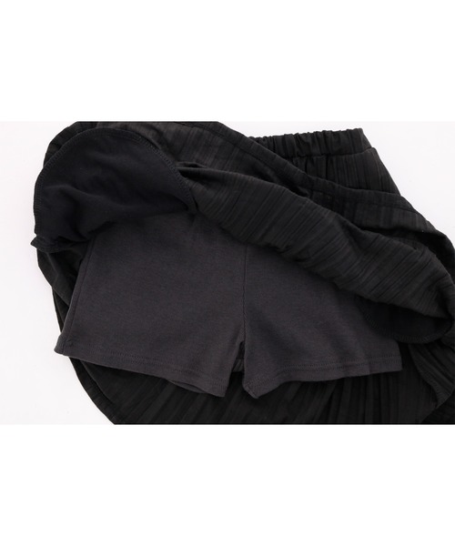 Catherine Cottage(キャサリンコテージ)の「ブラックプリーツスカート インナーパンツ付き やわらか 伸縮素材(スカート・キッズ・ブラック・S/M/L)」の2枚目の写真