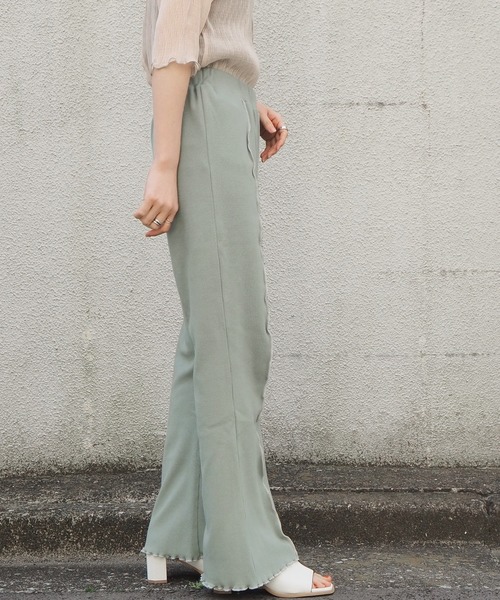 tiptop（ティップトップ）の「リブ配色メローフレアパンツ（その他パンツ・レディース・ライトグリーン/アイボリー/スミクロ/モカ/オレンジ・FREE）」の7枚目の写真