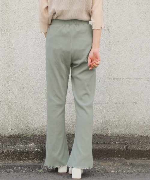 tiptop（ティップトップ）の「リブ配色メローフレアパンツ（その他パンツ・レディース・ライトグリーン/アイボリー/スミクロ/モカ/オレンジ・FREE）」の9枚目の写真