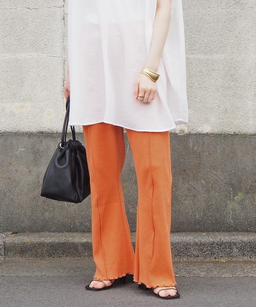 tiptop（ティップトップ）の「リブ配色メローフレアパンツ（その他パンツ・レディース・ライトグリーン/アイボリー/スミクロ/モカ/オレンジ・FREE）」の16枚目の写真