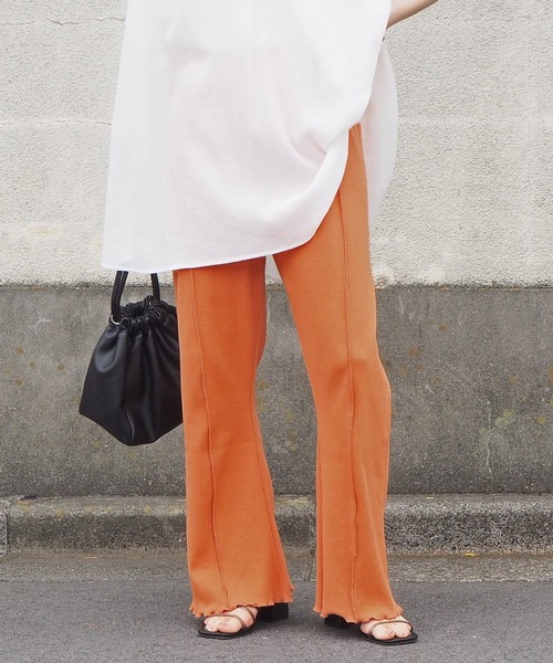 tiptop（ティップトップ）の「リブ配色メローフレアパンツ（その他パンツ・レディース・ライトグリーン/アイボリー/スミクロ/モカ/オレンジ・FREE）」の17枚目の写真