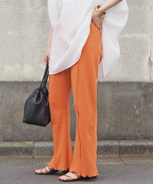 tiptop（ティップトップ）の「リブ配色メローフレアパンツ（その他パンツ・レディース・ライトグリーン/アイボリー/スミクロ/モカ/オレンジ・FREE）」の19枚目の写真