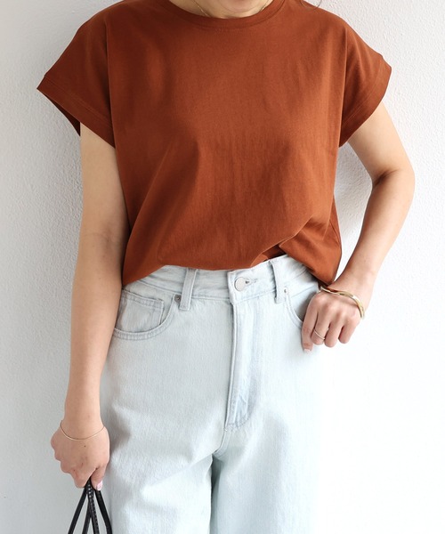 andme（アンドミー）の「コットン天竺フレンチスリーブTシャツ（Tシャツ/カットソー・レディース・ブラック/ベージュ/オフホワイト/カーキ/モカ/チャコールグレー/グレー系その他/グリーン/テラコッタ/ラベンダー/ピンク/ライム・M）」の6枚目の写真