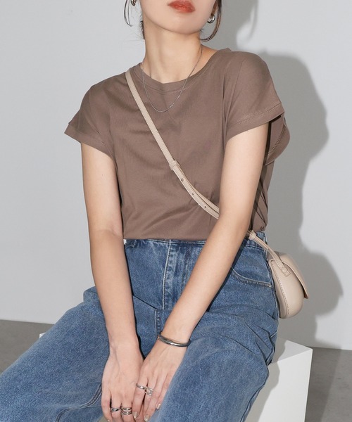 andme（アンドミー）の「コットン天竺フレンチスリーブTシャツ（Tシャツ/カットソー・レディース・ブラック/ベージュ/オフホワイト/カーキ/モカ/チャコールグレー/グレー系その他/グリーン/テラコッタ/ラベンダー/ピンク/ライム・M）」の5枚目の写真