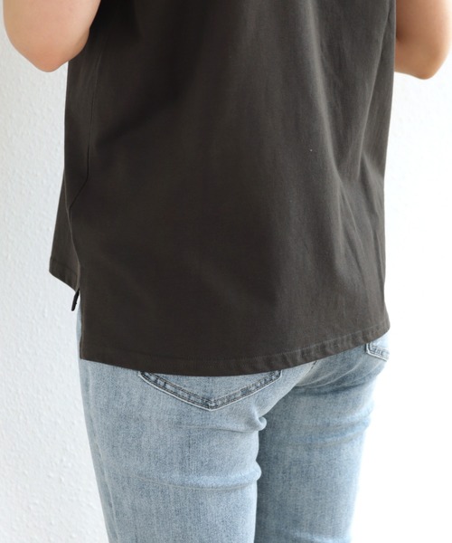 andme（アンドミー）の「コットン天竺フレンチスリーブTシャツ（Tシャツ/カットソー・レディース・ブラック/ベージュ/オフホワイト/カーキ/モカ/チャコールグレー/グレー系その他/グリーン/テラコッタ/ラベンダー/ピンク/ライム・M）」の19枚目の写真