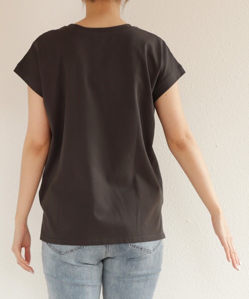 andme（アンドミー）の「コットン天竺フレンチスリーブTシャツ（Tシャツ/カットソー・レディース・ブラック/ベージュ/オフホワイト/カーキ/モカ/チャコールグレー/グレー系その他/グリーン/テラコッタ/ラベンダー/ピンク/ライム・M）」の15枚目の写真
