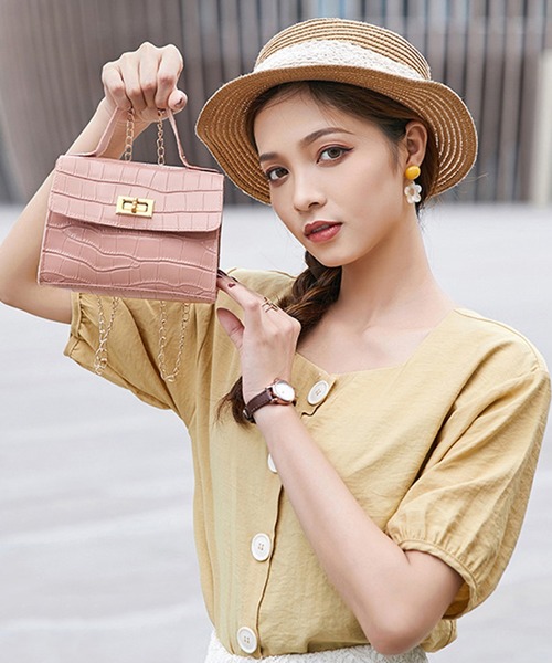 STYLEBLOCK(スタイルブロック)の「クロコダイル調型押しチェーン2WAYミニショルダーバッグ(ショルダーバッグ・レディース・ピンク/レッド/イエロー/ブラック/ブラウン・FREE)」の4枚目の写真