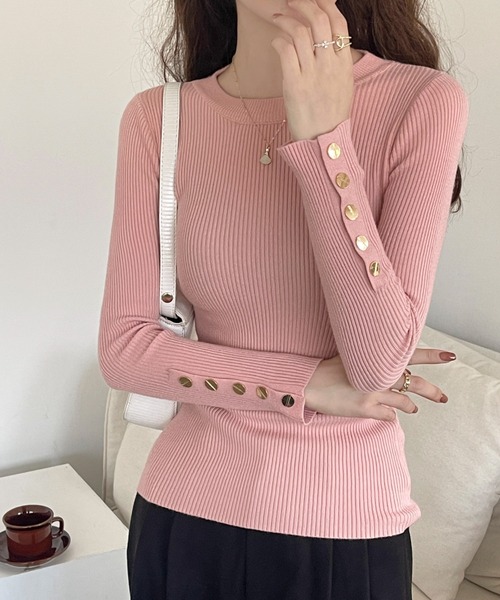 emi+(エミプラス)の「袖ボタン ハイネックリブニット(ニット/セーター・レディース・ホワイト/ブルー/ベージュ/ブラック/オレンジ/ライトピンク・FREE)」の5枚目の写真