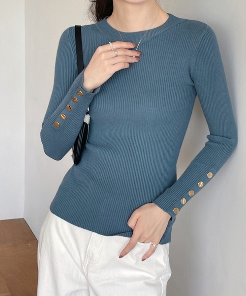 emi+(エミプラス)の「袖ボタン ハイネックリブニット(ニット/セーター・レディース・ホワイト/ブルー/ベージュ/ブラック/オレンジ/ライトピンク・FREE)」の4枚目の写真