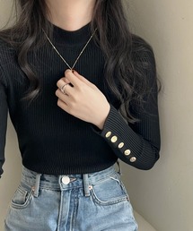 袖ボタン ハイネックリブニット