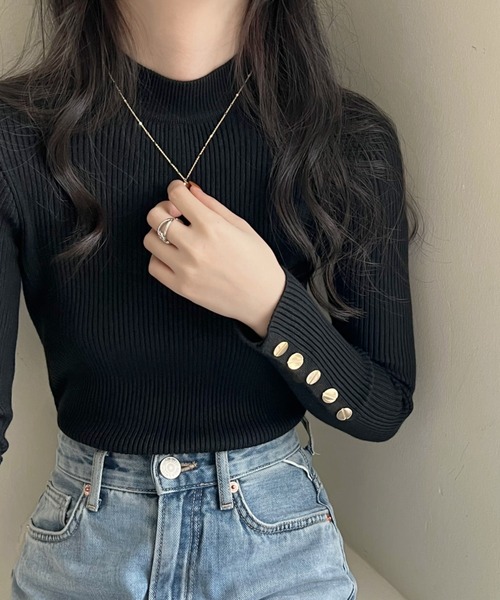 emi+(エミプラス)の「袖ボタン ハイネックリブニット(ニット/セーター・レディース・ホワイト/ブルー/ベージュ/ブラック/オレンジ/ライトピンク・FREE)」の1枚目の写真