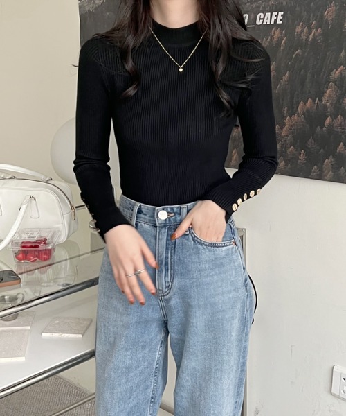 emi+(エミプラス)の「袖ボタン ハイネックリブニット(ニット/セーター・レディース・ホワイト/ブルー/ベージュ/ブラック/オレンジ/ライトピンク・FREE)」の16枚目の写真