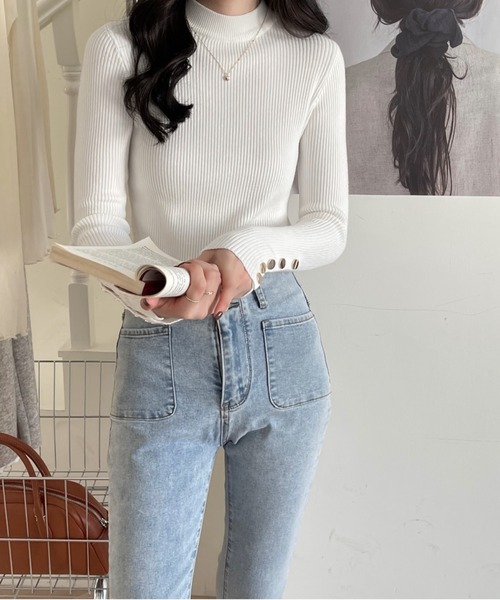 emi+(エミプラス)の「袖ボタン ハイネックリブニット(ニット/セーター・レディース・ホワイト/ブルー/ベージュ/ブラック/オレンジ/ライトピンク・FREE)」の12枚目の写真