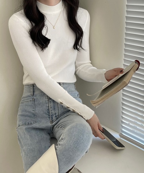 emi+(エミプラス)の「袖ボタン ハイネックリブニット(ニット/セーター・レディース・ホワイト/ブルー/ベージュ/ブラック/オレンジ/ライトピンク・FREE)」の11枚目の写真