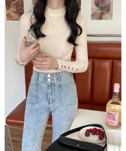 emi+(エミプラス)の「袖ボタン ハイネックリブニット(ニット/セーター・レディース・ホワイト/ブルー/ベージュ/ブラック/オレンジ/ライトピンク・FREE)」の9枚目の写真