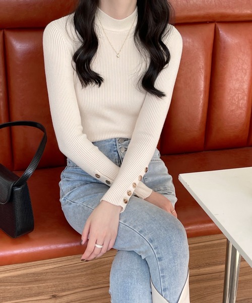 emi+(エミプラス)の「袖ボタン ハイネックリブニット(ニット/セーター・レディース・ホワイト/ブルー/ベージュ/ブラック/オレンジ/ライトピンク・FREE)」の8枚目の写真