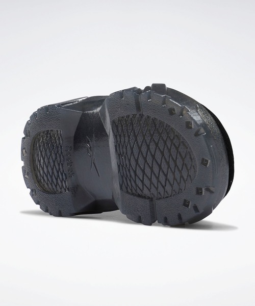 Reebok(リーボック)の「Cardi B クラブシー (スニーカー・キッズ・ライトグリーン/ピンク/ピンク系その他/ブラック×ブラック・14.0cm/12cm/13.0cm/15.0cm/16.0cm)」の11枚目の写真