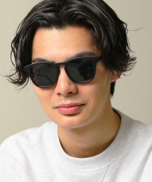 SPINNS（スピンズ）の「ボストンタイプ  カラーレンズサングラス（サングラス・メンズ・ブラック/ブラック系その他/ブルー/グレー/ベージュ/ベージュ系その他/ブラック系その他2・ONESIZE）」の3枚目の写真